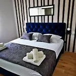 Villa Black&white