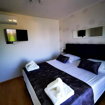 Villa Black&white