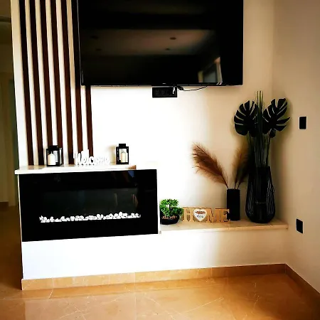 ヴィラ Black&white Kaštel Sućurac