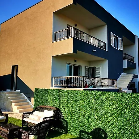 Black&white Villa