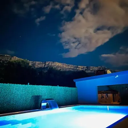 Black&white Villa