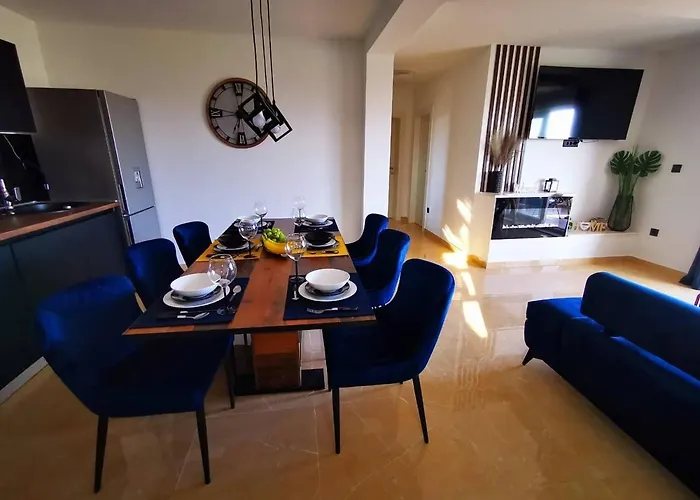 וילה Black&white Kaštel Sućurac